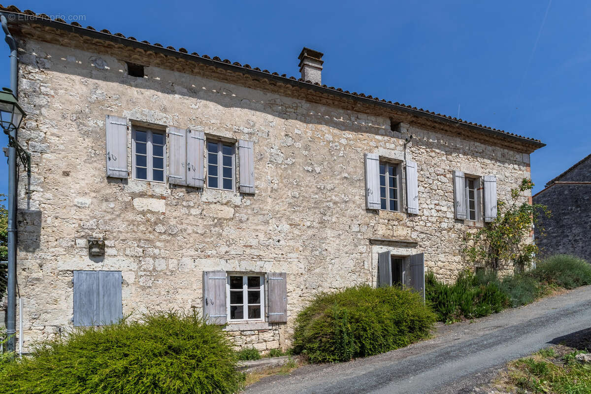 Maison à BEAUVILLE