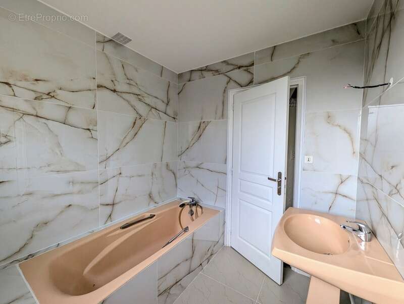 Maison plain-pied 140,5 m² - BRETIGNOLLES (79) - photo 7