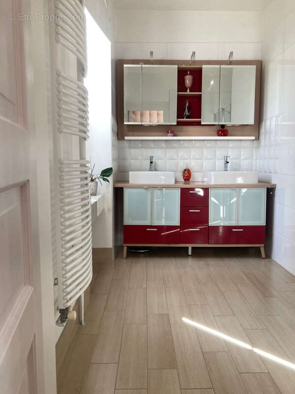 Maison à LACENAS