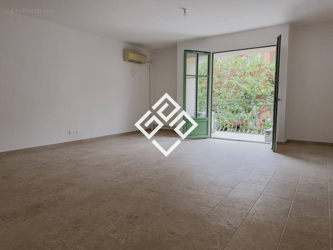 Maison de caractère rénovée avec local indépendant à Leucate - photo 2