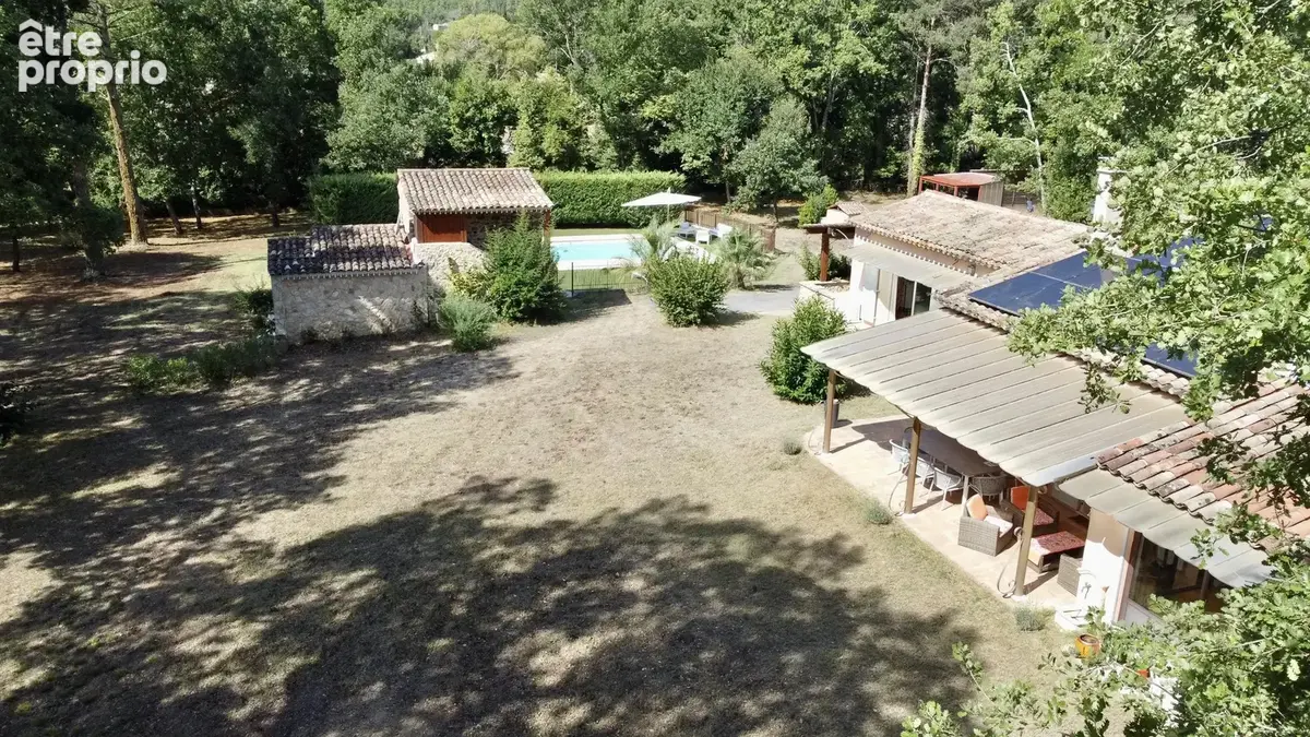Élégante propriété avec villa principale, mazet en pierres et piscine - photo 13