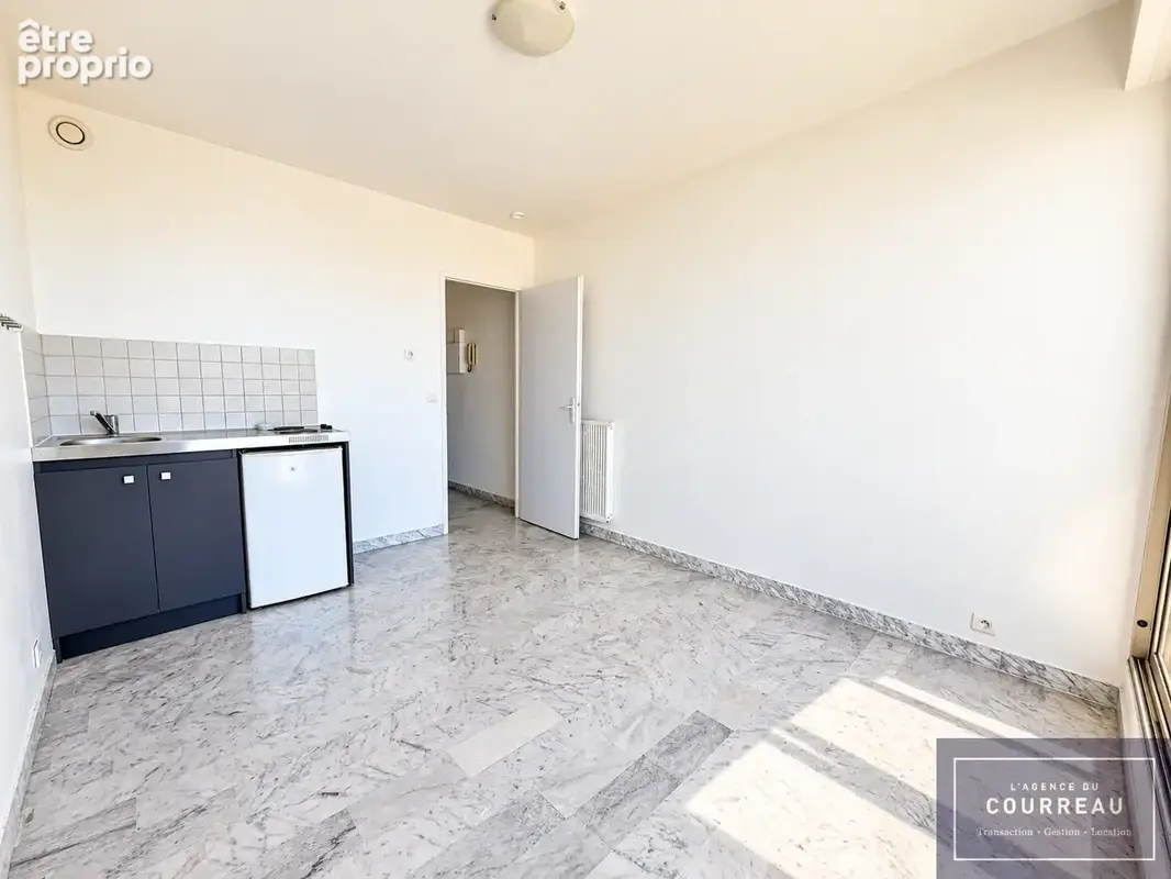 MONTPELLIER - ANTIGONE- Dernier étage, vue panoramique exceptionnelle pour ce studio de 17 m2 - photo 4