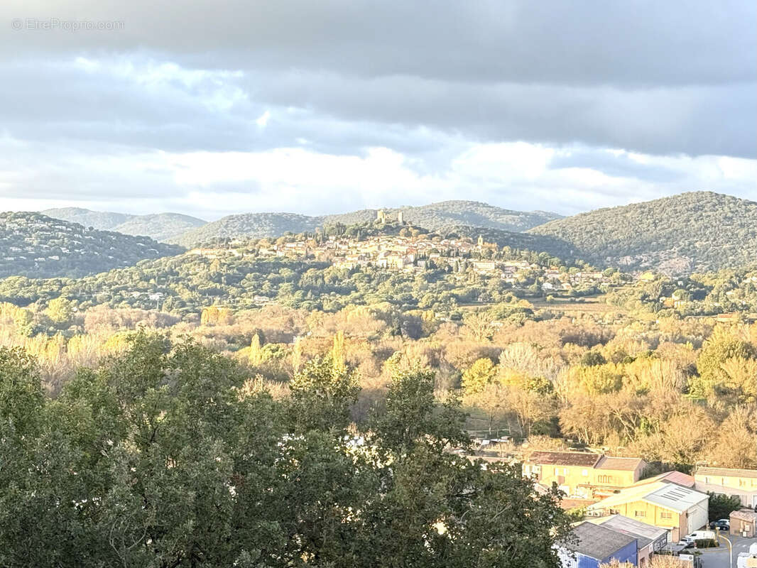 PORTES OUVERTES - T3 traversant avec terrasse et vue dégagée à Cogolin 4 - Appartement à COGOLIN