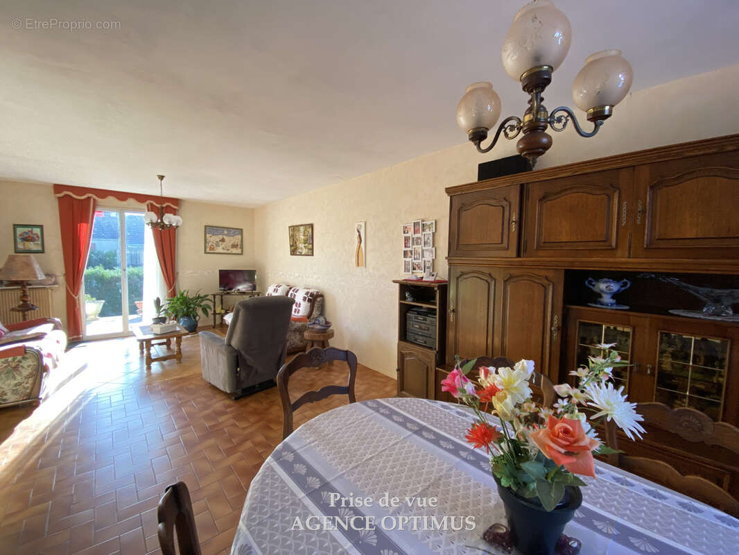 Maison à VILLENEUVE-LA-GUYARD