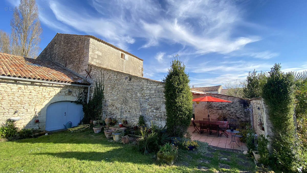 Maison à BOUTENAC-TOUVENT