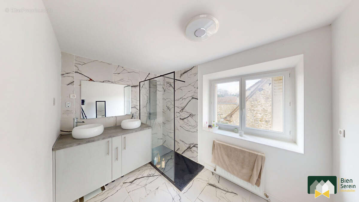 Salle d'eau - Maison à HOUVILLE-LA-BRANCHE