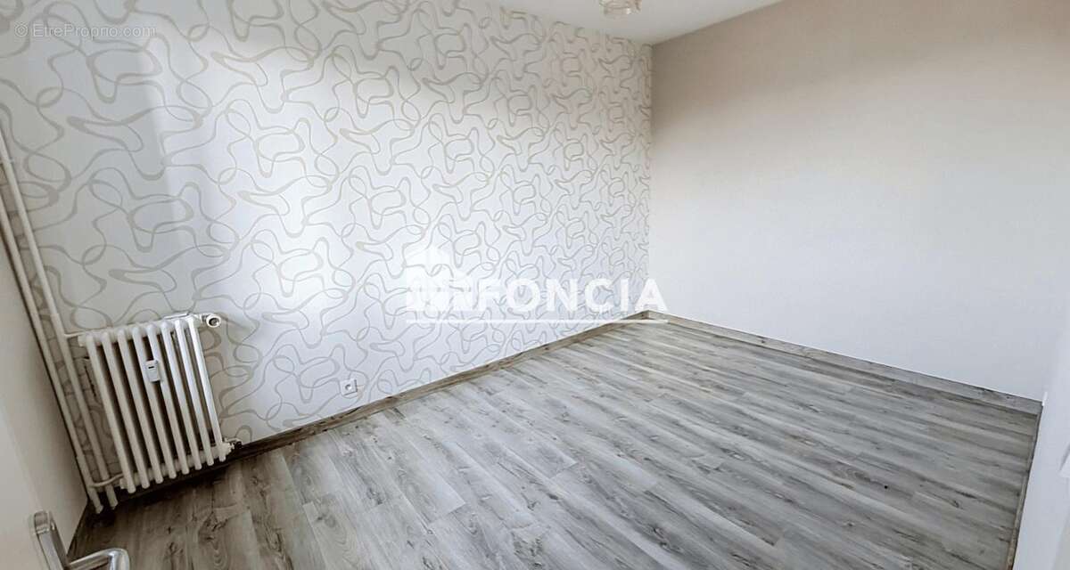 Appartement entièrement rénové avec balcon plein sud - photo 3