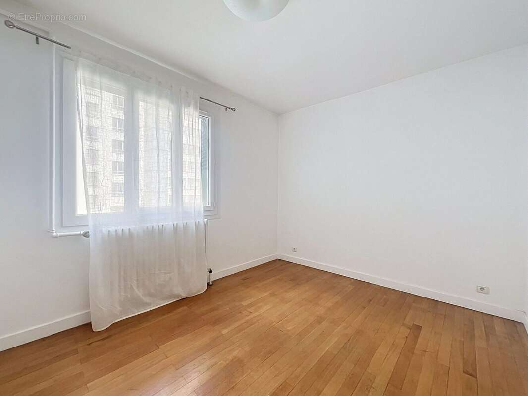 chambre 3 donnat sur cour