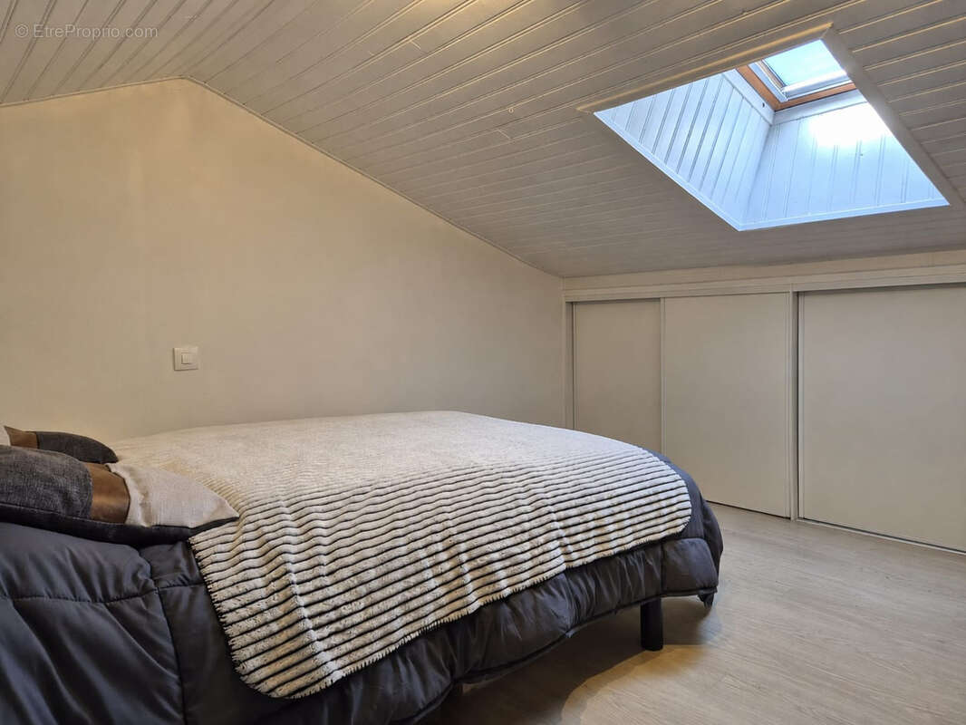 Maison de caractère de 123 m2 avec pigeonnier sur un terrain de 940 m2 - photo 10