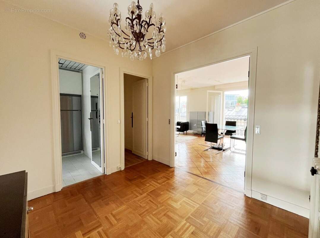 Appartement à PARIS-8E