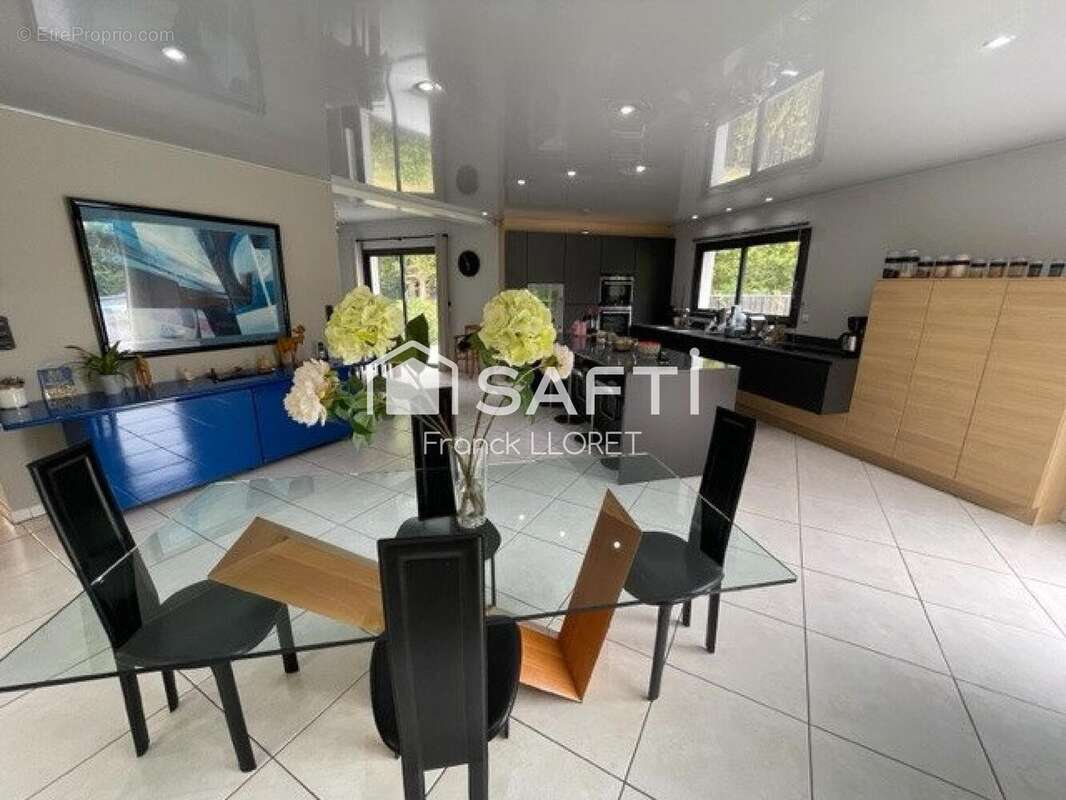 Photo 4 - Maison à VENDAYS-MONTALIVET