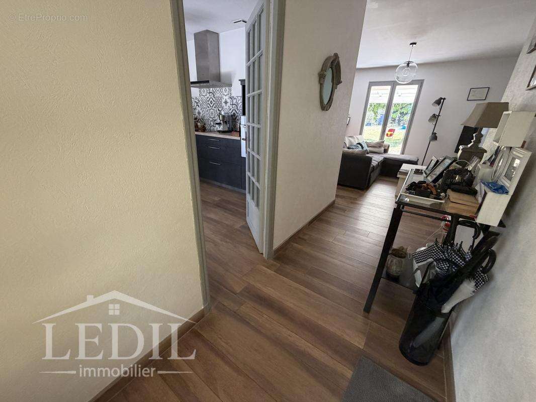 PLAIN-PIED avec garage et jardin clos - photo 10