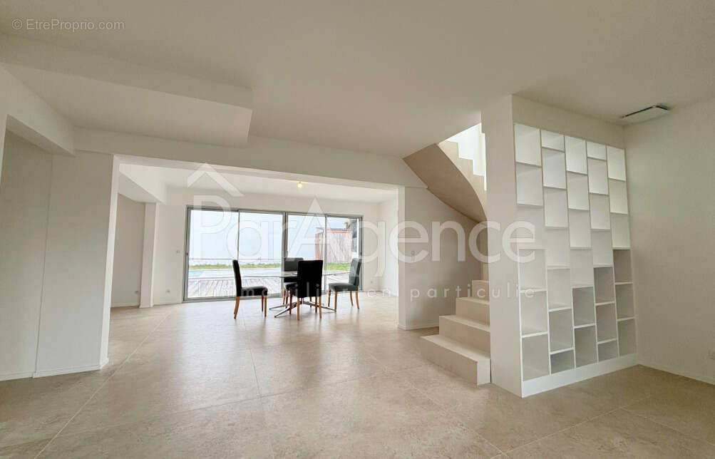 Maison à VAUX-SUR-MER