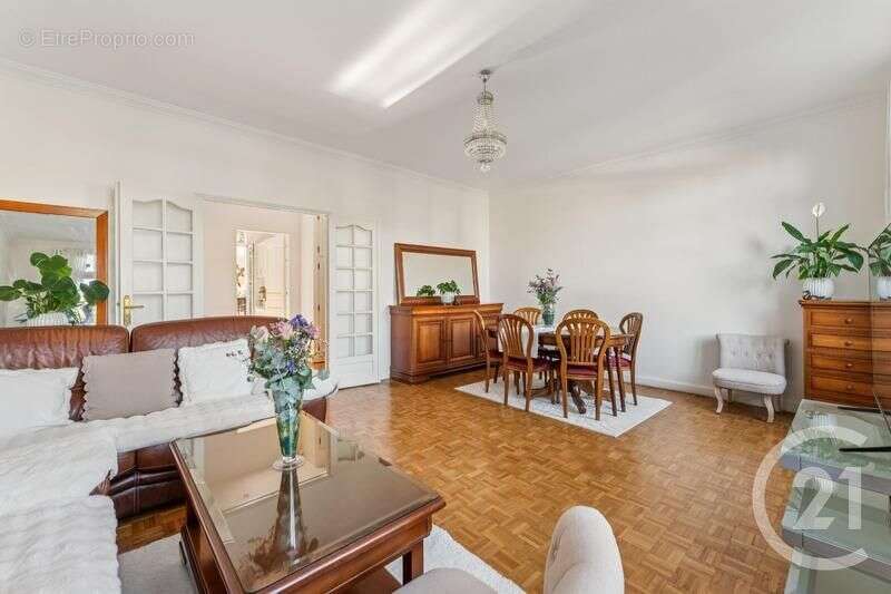 Appartement à NEUILLY-SUR-SEINE