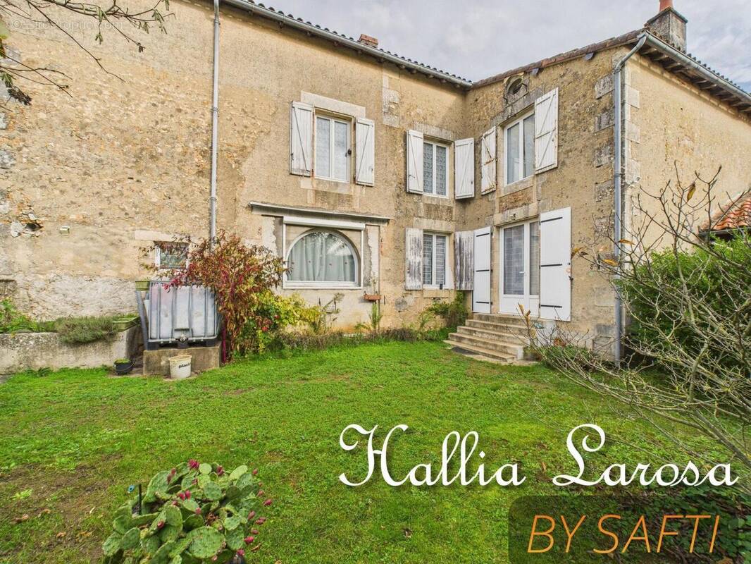 Photo 1 - Maison à LUSSAC-LES-CHATEAUX