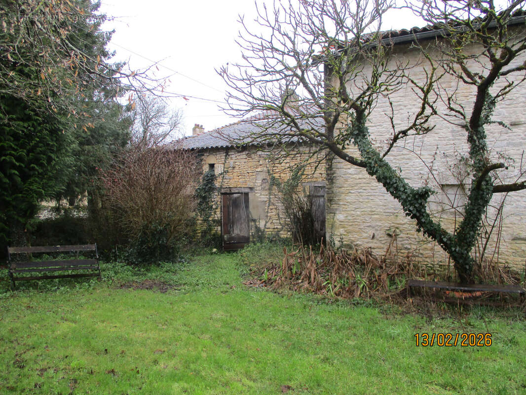 Ensemble immobilier de deux maisons. - photo 42
