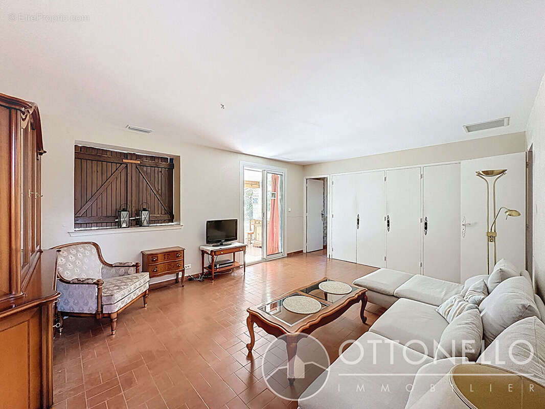 Maison à ROQUEBRUNE-SUR-ARGENS