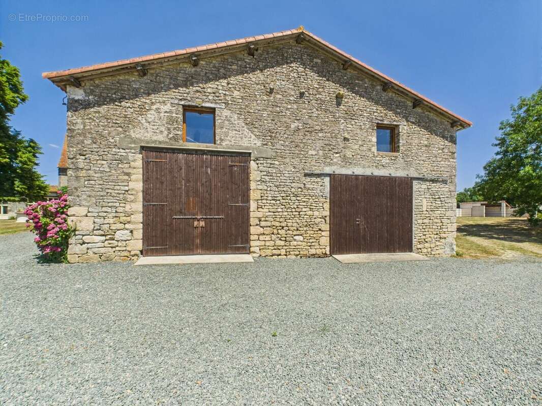 Maison à SAINT-HILAIRE-DES-LOGES