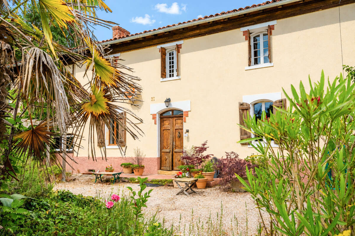 Maison à CHARLAS