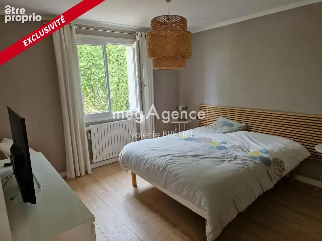 LOUVERNÉ  Maison d'habitation de 126 m² sur sous-sol. Entièrement rénové sur une parcelle de  620 m² - photo 3