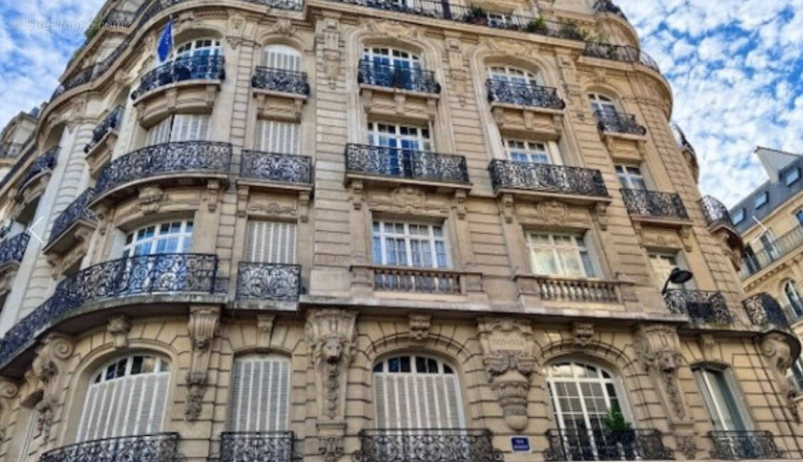 Appartement à PARIS-17E