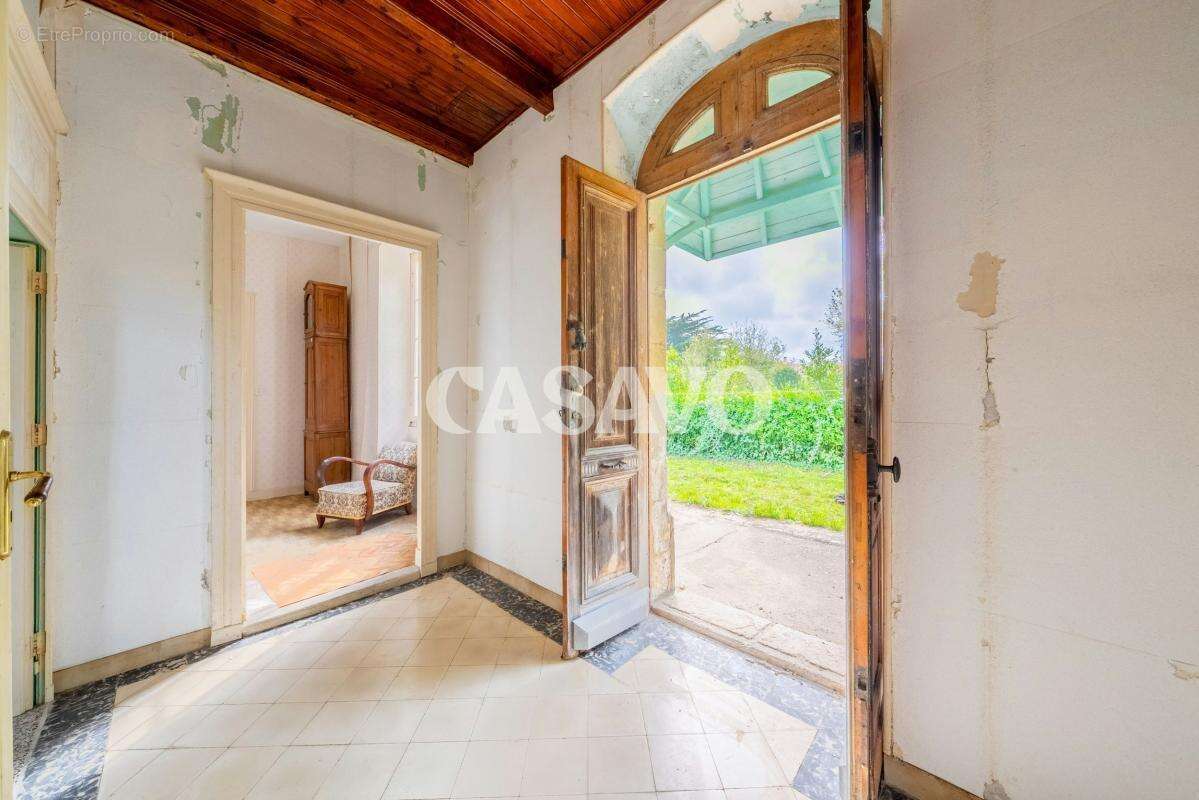 Vente Maison 7 pièces de 220m² - 33590 Jau-Dignac-et-Loirac - photo 4