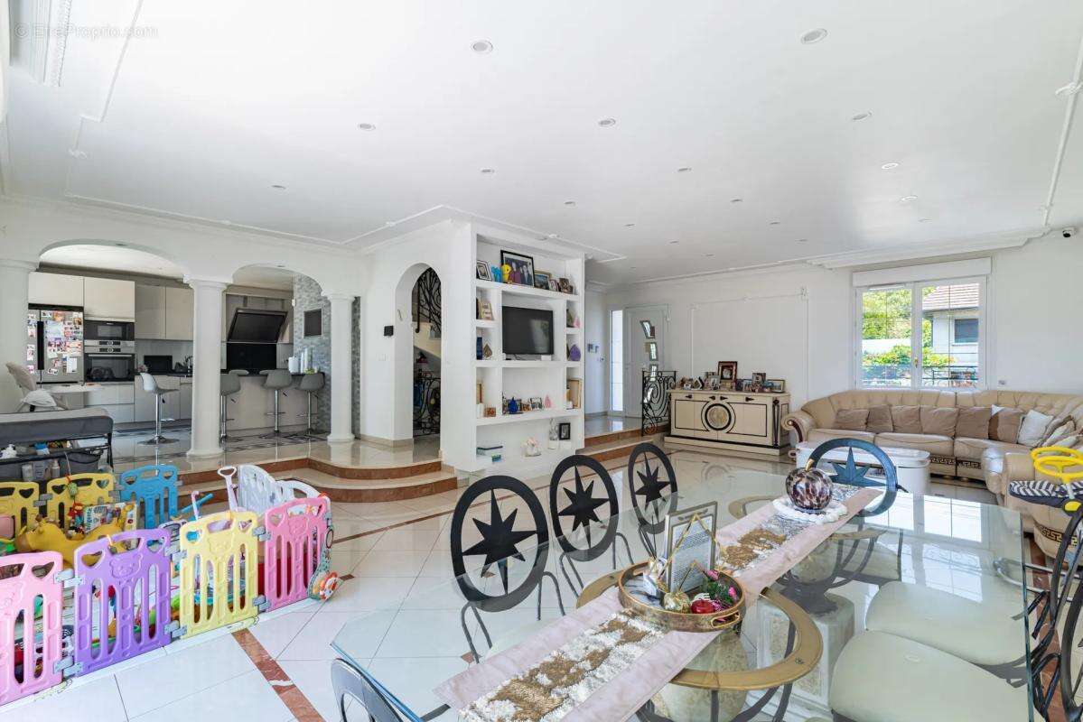 Maison de 10 pièces de 228 m² à Sarcelles - photo 3