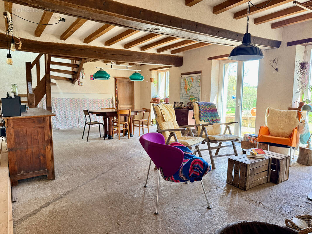 Maison à MONTIGNE-LES-RAIRIES