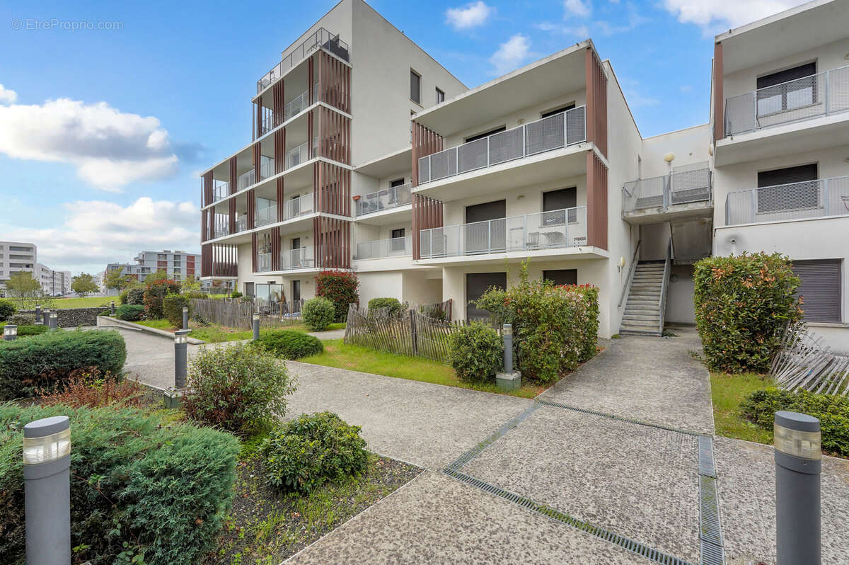 Appartement à BEAUZELLE