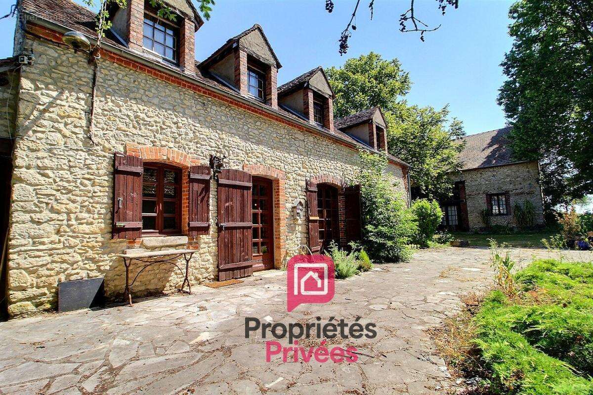 Vente authentique longere gatinaise de 170 m2 avec grange de 170 m2 aménagée, piscine interieure, dependances, terrain de plus d - photo 15
