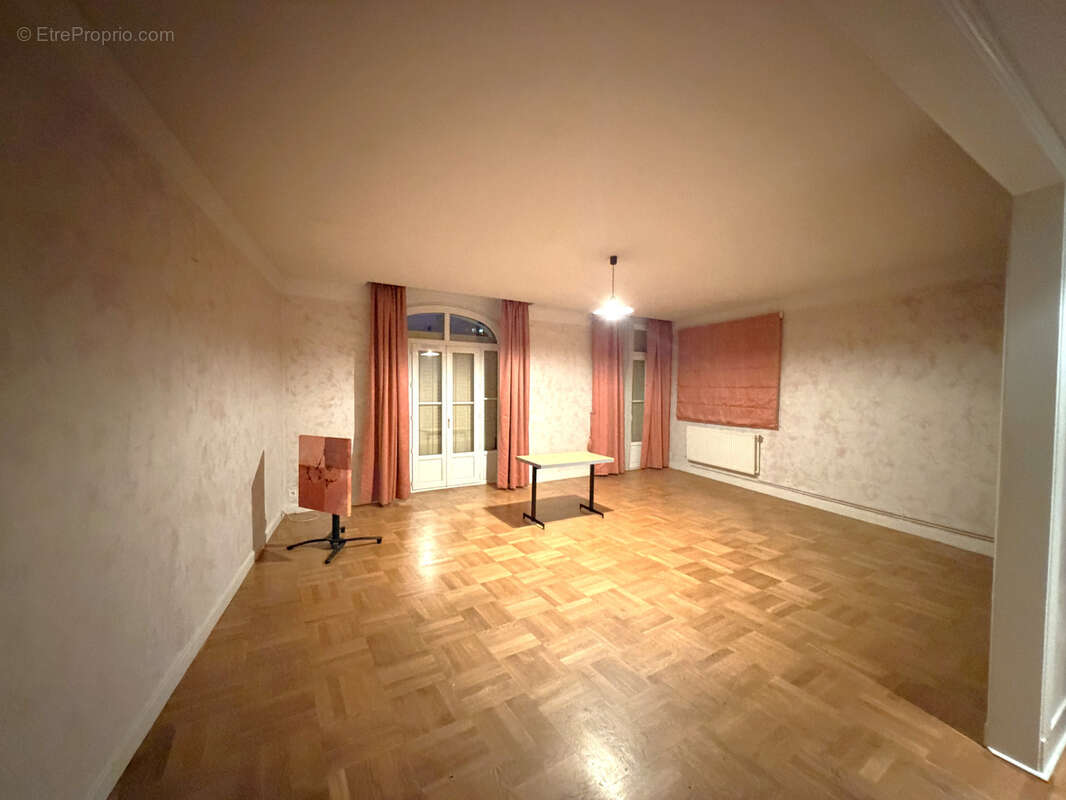 ROYAT  centre  magnifique appartement de 164 m2 comprenat 4 chambres, dressing, chaufferie, séjour double, cui - photo 11