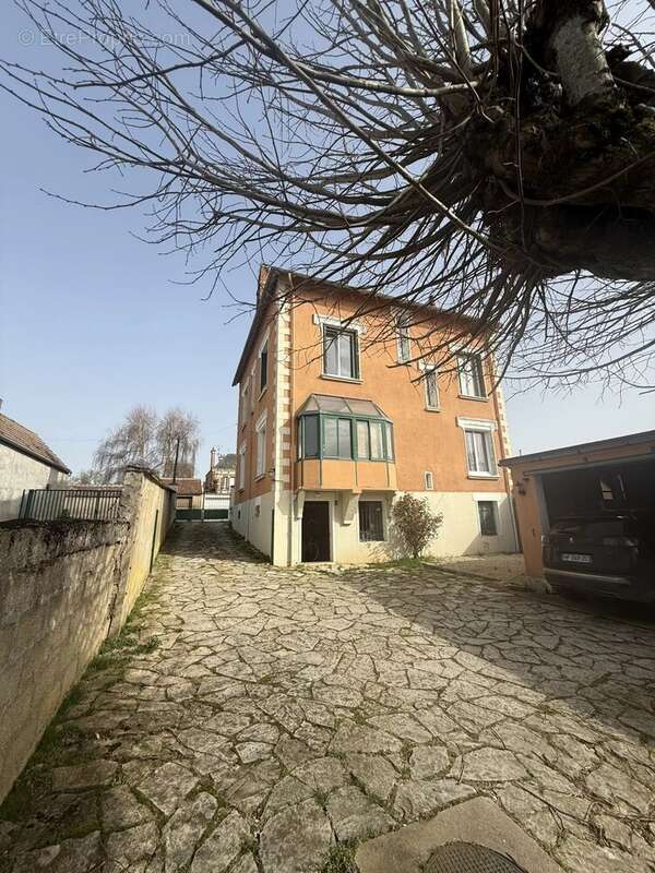 Maison à BRIENON-SUR-ARMANCON