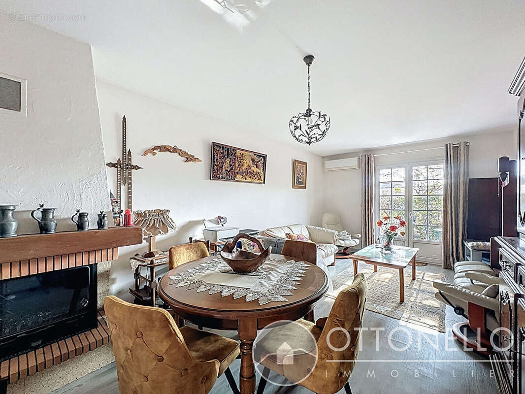 Maison à ROQUEBRUNE-SUR-ARGENS