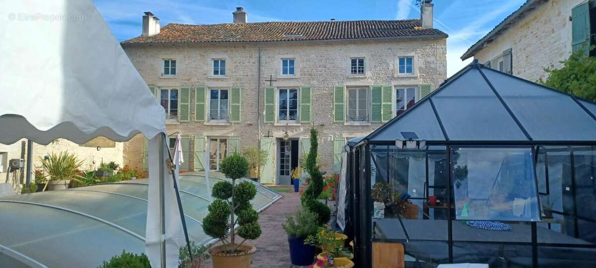 Maison à COUHE