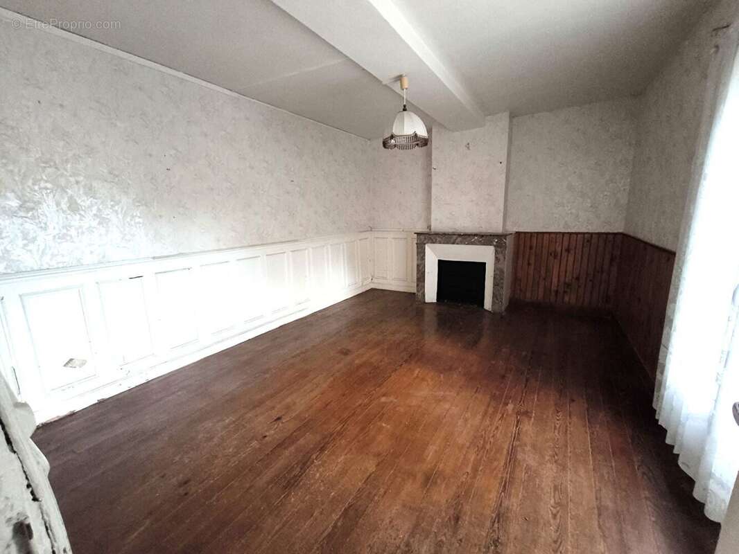 Maison à MONT-SAINT-PERE