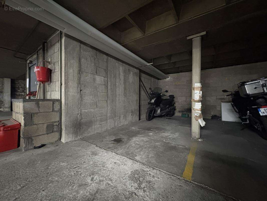 Parking à PARIS-15E