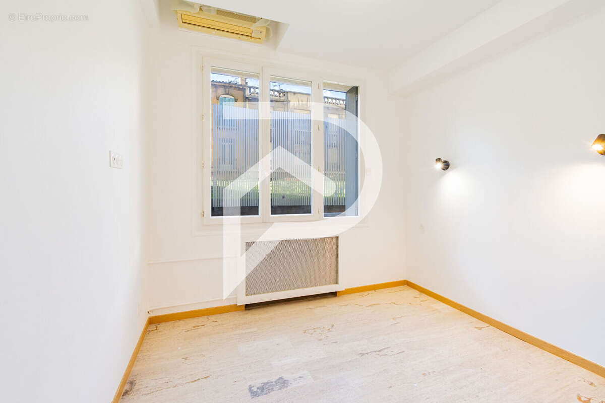 Appartement à MARSEILLE-4E