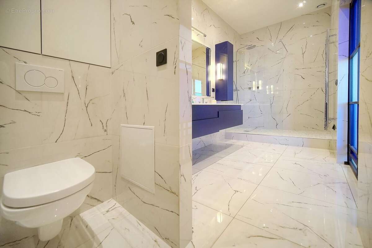 4 pièces rénové – Immeuble Bourgeois Cannes Centre – Prestations luxueuses - photo 13