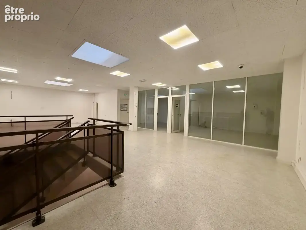 Immeuble avec local commercial 430 m2 +appartement 80 m2 en centre ville - photo 6
