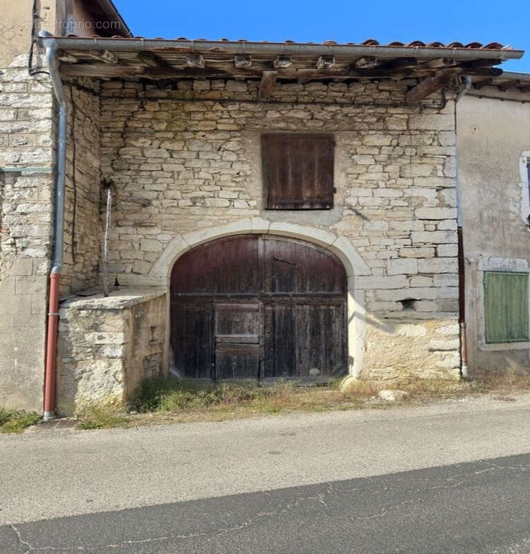 Maison à CHAVANNES-SUR-SURAN