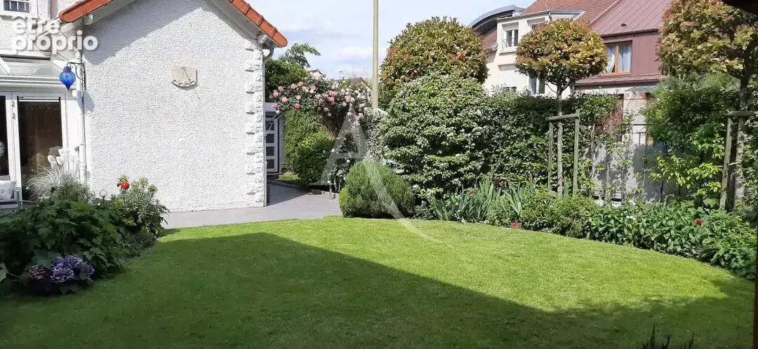 Quartier République - Maison de charme rénovée avec jardin plein Sud - Emplacement recherché - photo 2