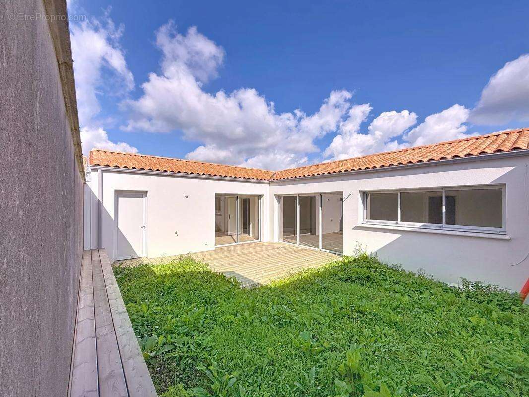 Maison à SAINTE-SOULLE