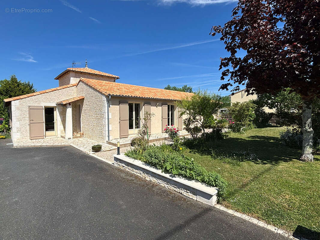Maison à LA CRECHE