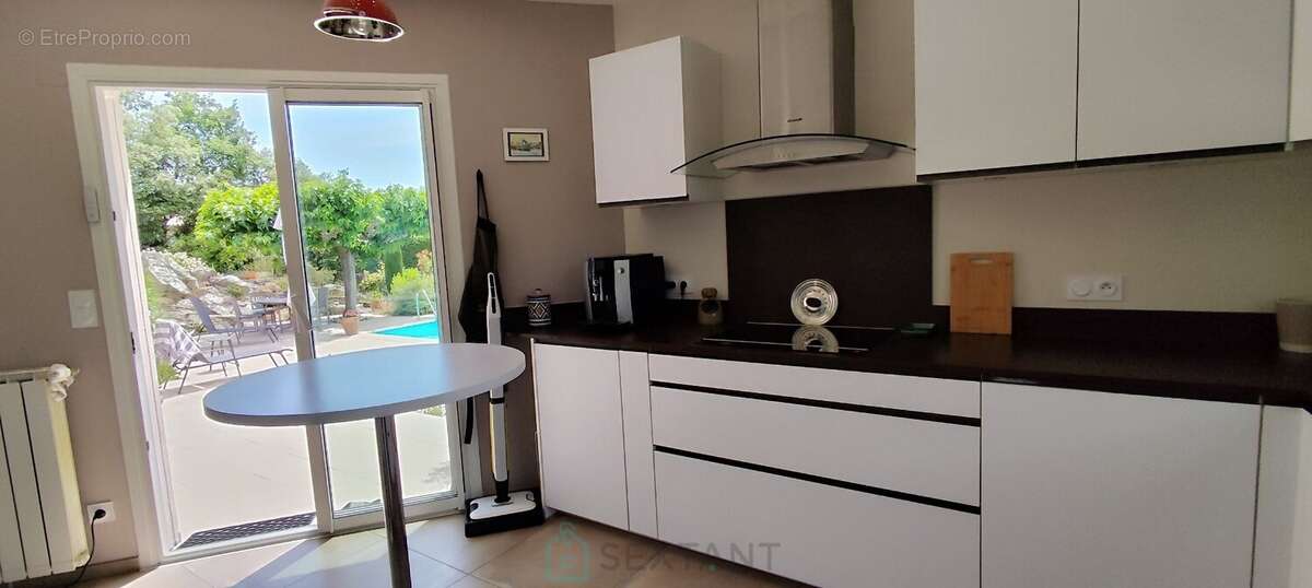 Maison de caractère entièement rénovée avec gîte, chambre d'hôtes, piscine et revenus locatifs - photo 11
