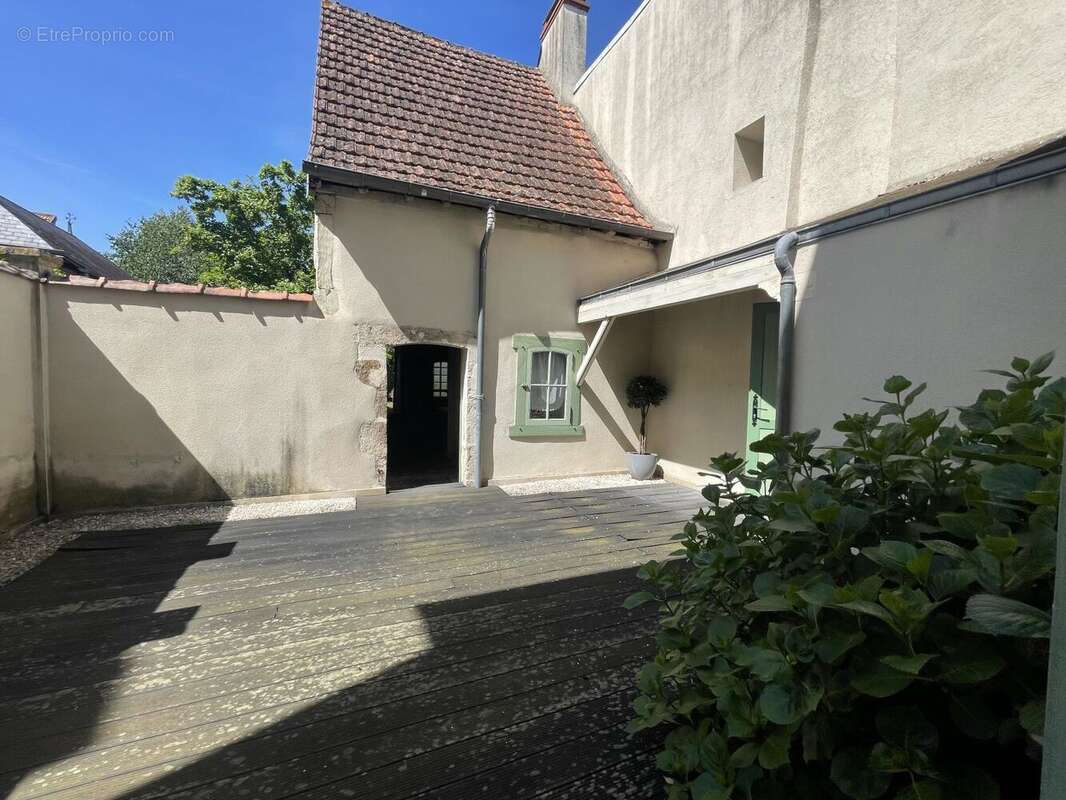 Vend Maison de caractère avec local commercial à LIGNIERES - photo 3