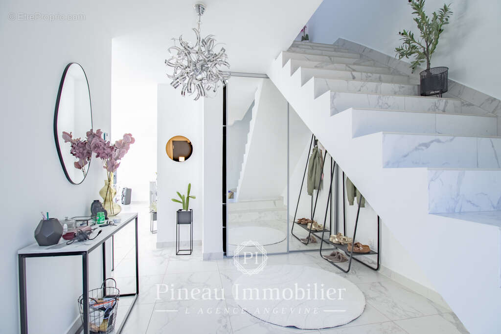 Maison à MONTREUIL-JUIGNE