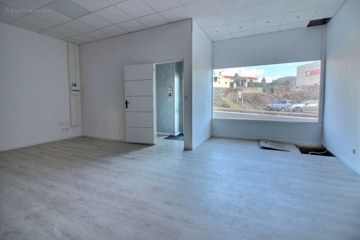 Commerce à VAUGNERAY