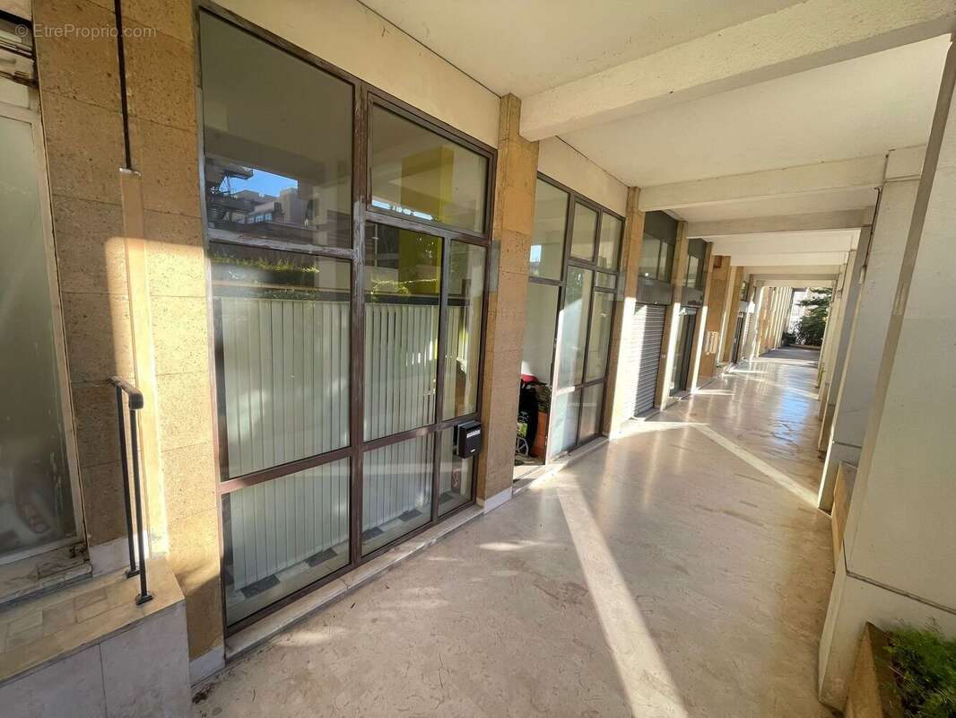 Photo 2 - Commerce à MARSEILLE-5E