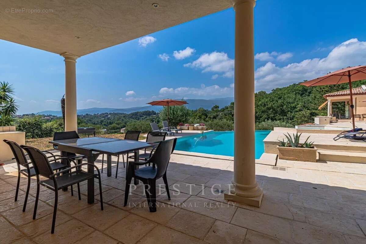 Chateauneuf de grasse, villa florentine 365m² garage, piscine, terrain 4000m² - photo 12