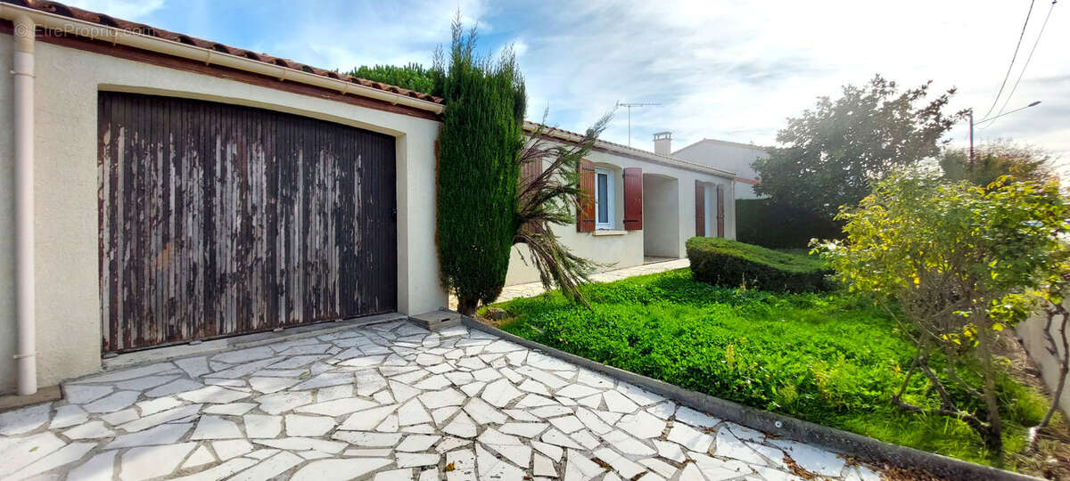 MAISON DE  PLAIN PIED avec un magnifique jardin et un garage située à ROYAN - photo 4